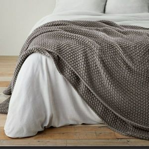 New. Casaluna Chunky knit throw blanket. Queen/ Full